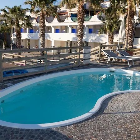 מלון Casthotels Baia Delle Sirene 4*